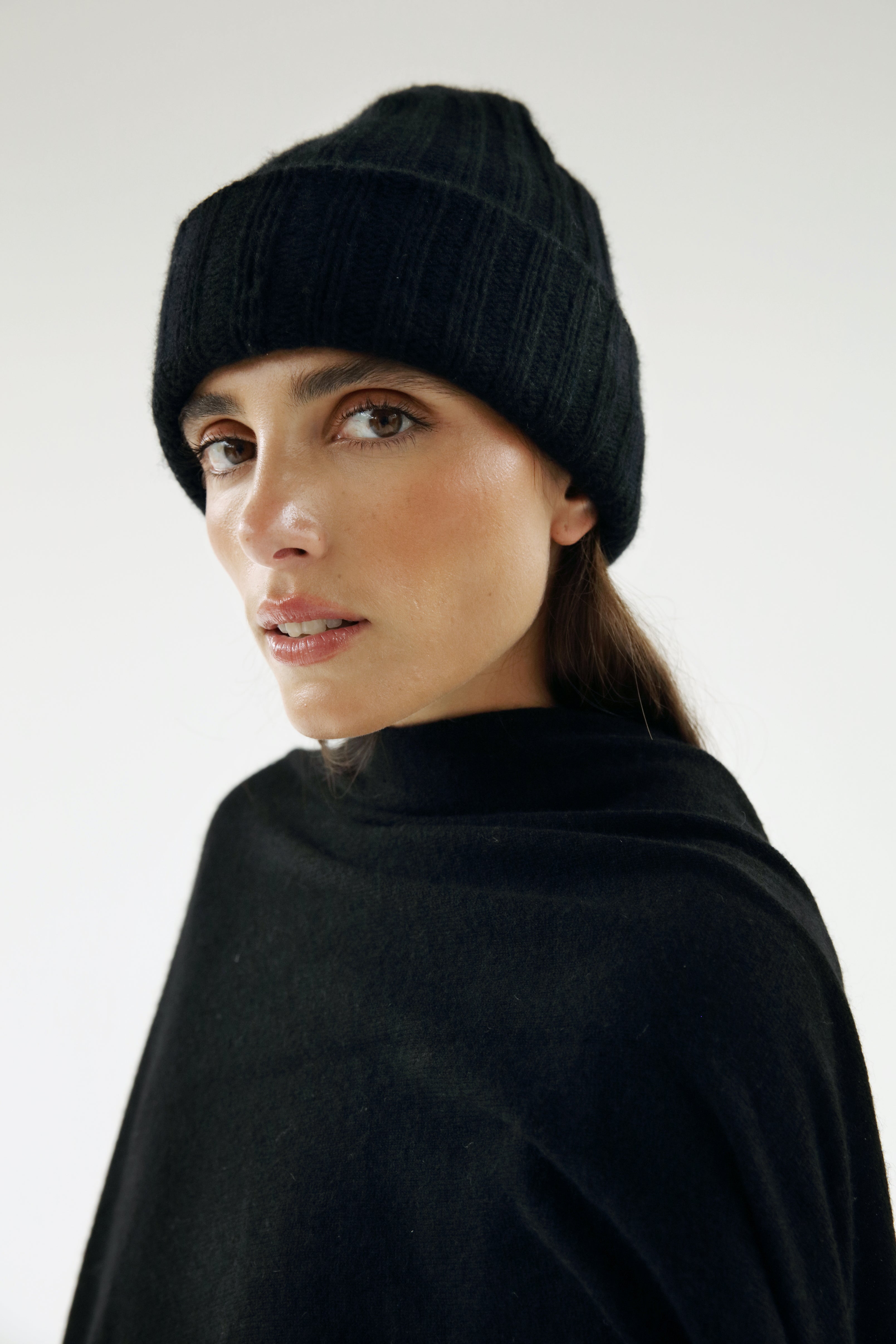 Roe Cashmere Beanie Black