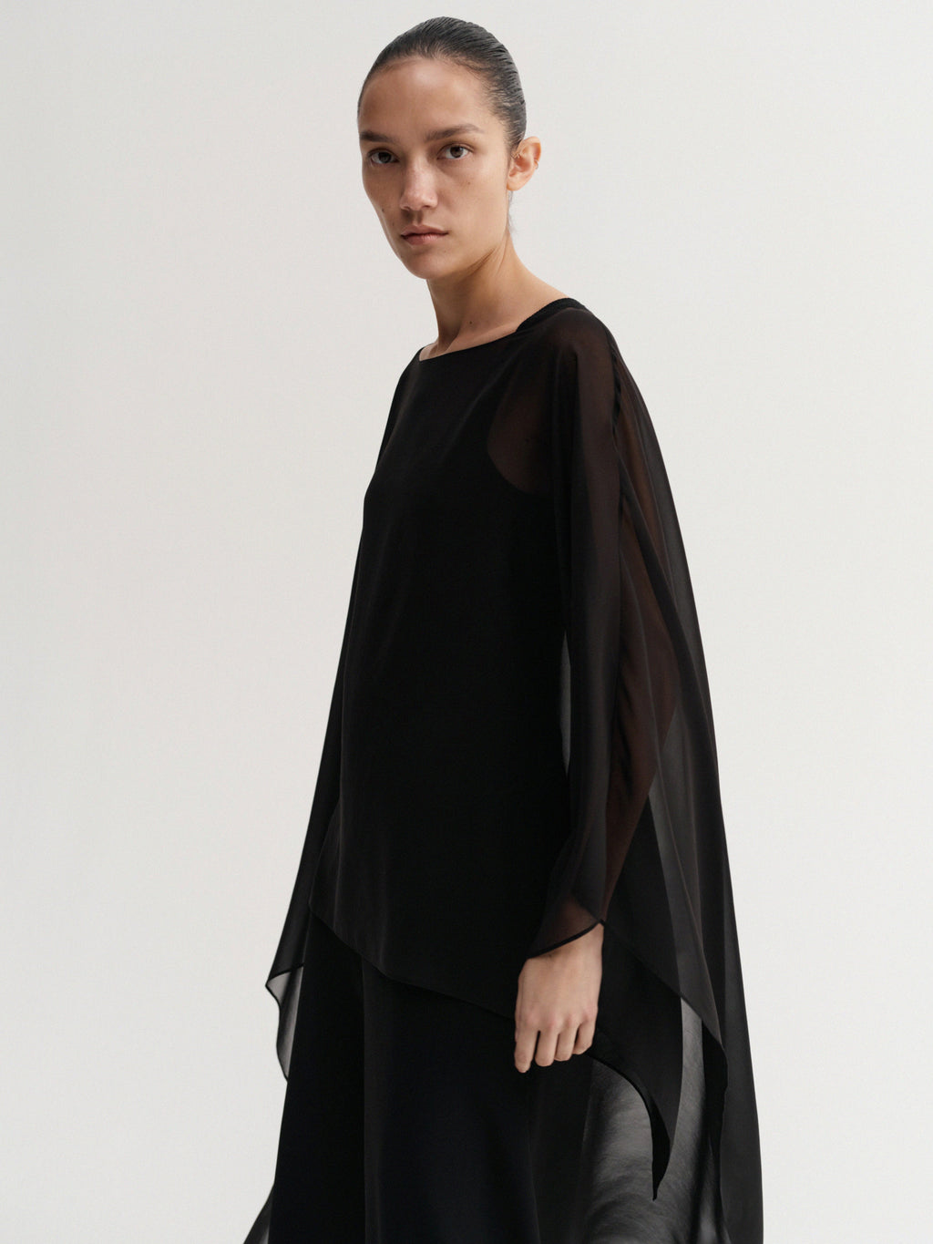 Char Cape Black