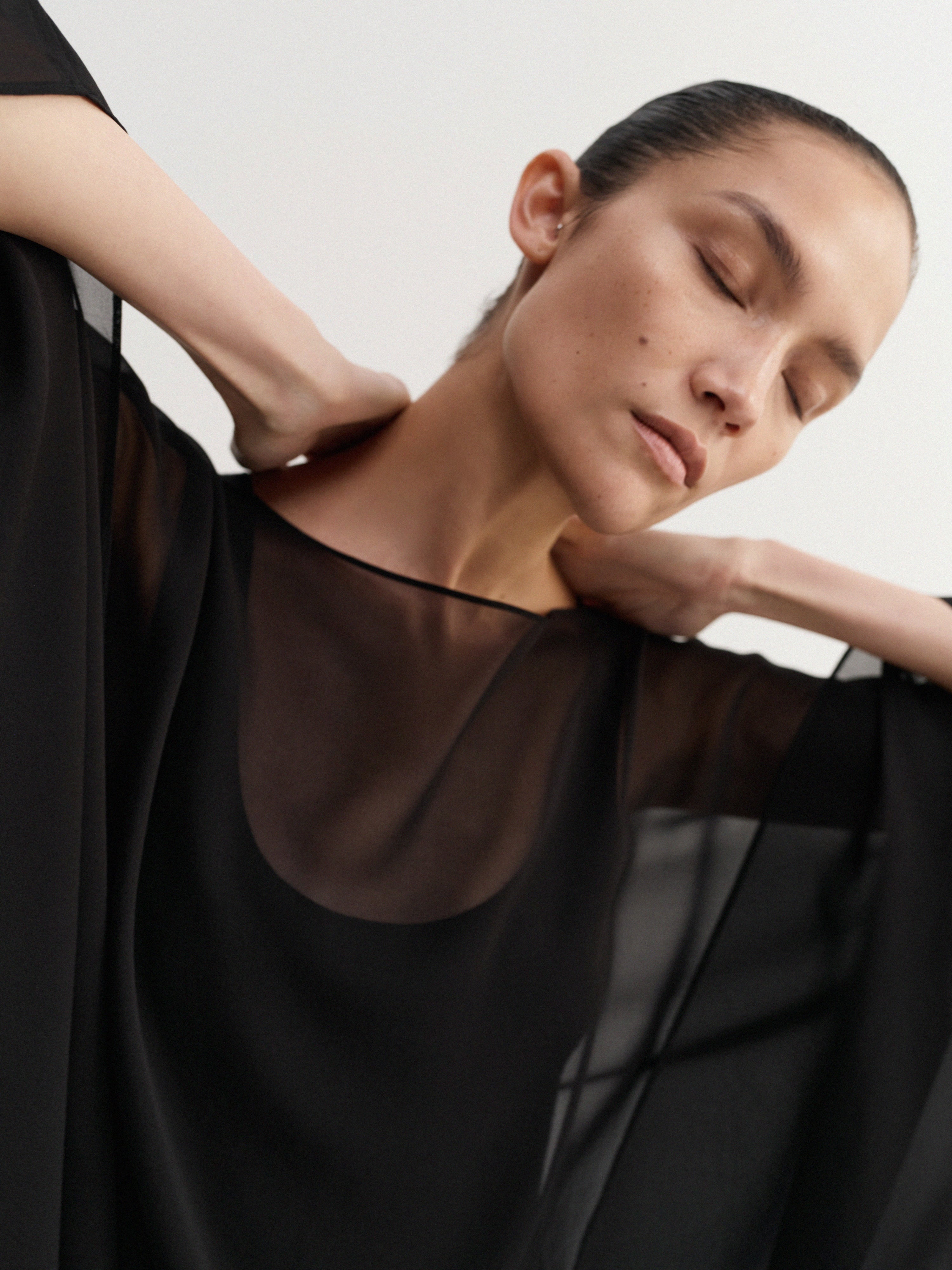 Char Cape Black