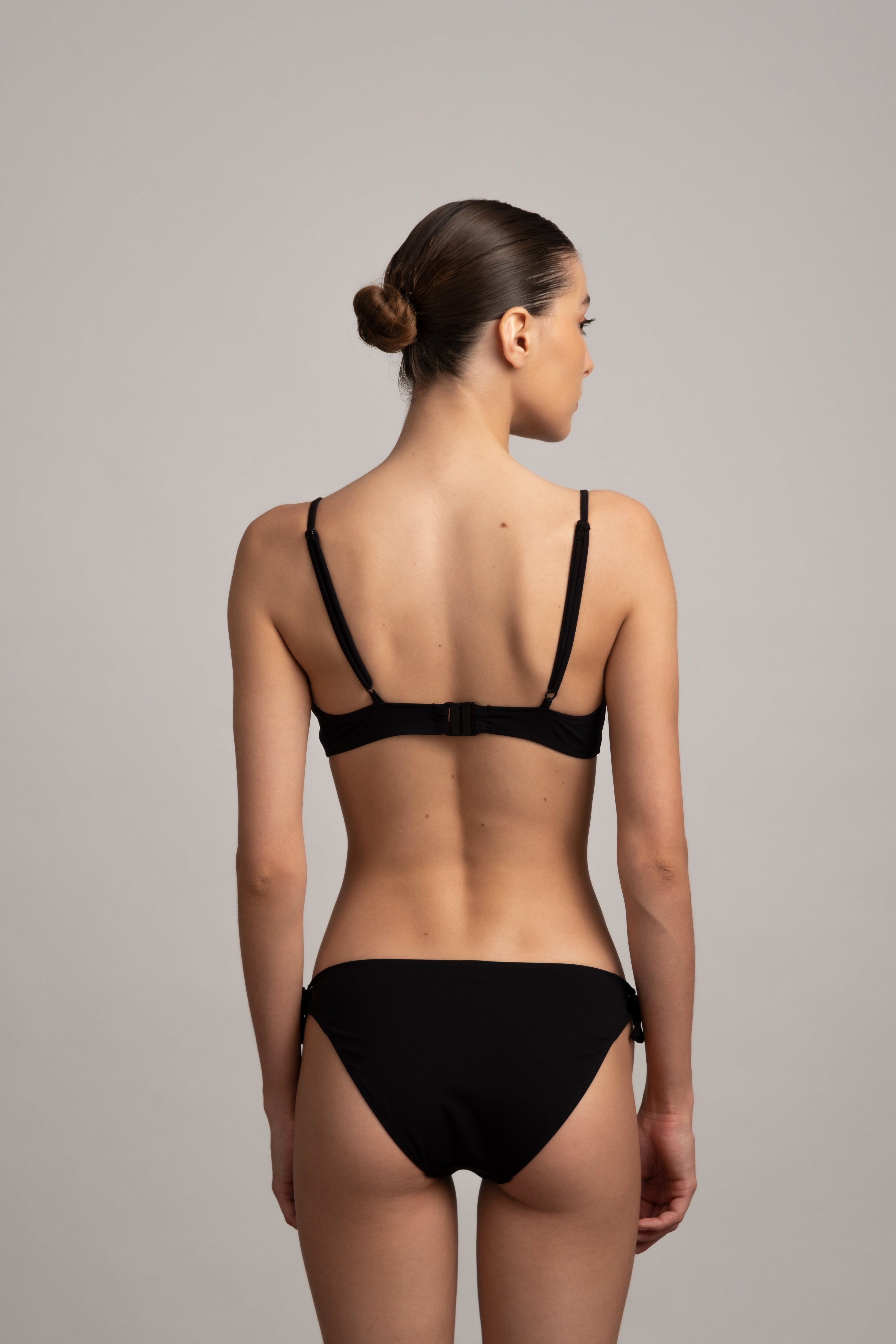 06 3N Bikini