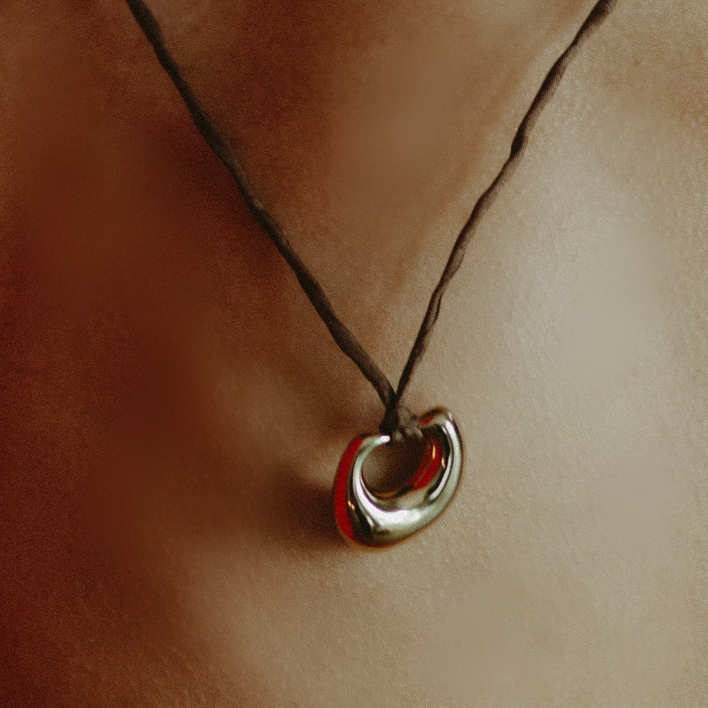 L’étreinte Necklace