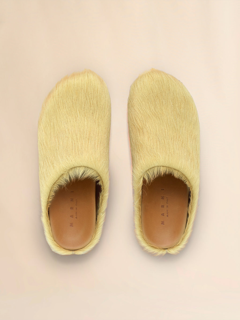 Sabot fussbett en cuir effet poulain à poils longs jaune
